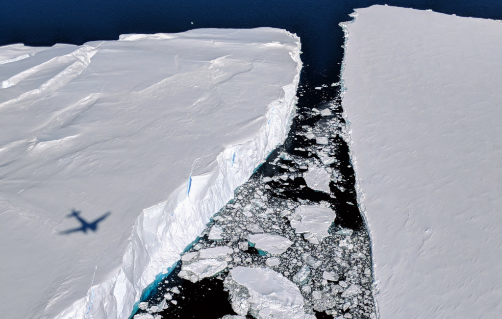 Totten Glacier Ice Shelf, East Antarctica, from an ICECAP flight. Credit: Dr Felicity McCormack (SAEF)